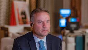 Direita derrapa mas segue no mote