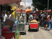 Quantidade de ambulantes e sujeira provocam transtornos no Centro de Arapiraca