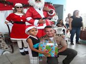 3º BPM entrega presentes de Natal a crianças carentes do antigo lixão de Arapiraca