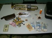 Polícia prende menor e mulher por tráfico de drogas