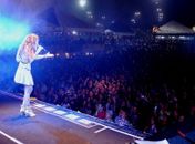 Elba Ramalho agita público no Viva o São João de Arapiraca