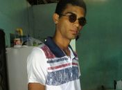 Emoção marca enterro de universitário que morreu afogado