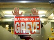 Confira os bancos que estão parados e abertos na RMA