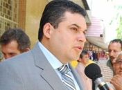 Casas construídas em terreno do município são derrubadas