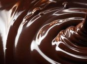 Famílias e amigos se divertem com brincadeiras pascoais