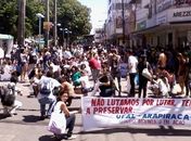 Pedindo segurança no Campus, estudantes da UFAL fecham ruas de Arapiraca