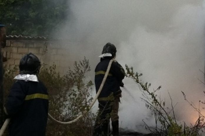 Aparelho celular deixado em cima de colchão provoca princípio de incêndio em residência 