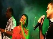 Prefeito do Agreste canta hino de louvor em Praça Pública