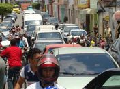 Ruas próximas à UNEAL também são focos de congestionamentos