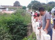 Presença de curiosos é constante no local