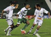Após 10 jogos sem vitórias, Guarani vence o ASA e se afasta da "zona da degola"