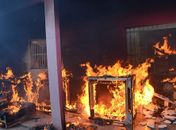 fogo destrói residência no Jardim Esperança 