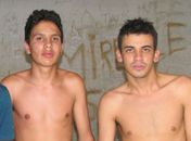 Polícia militar detém três indivíduos por porte ilegal de arma de fogo