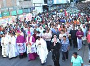 Multidão acompanha procissão de Nossa Senhora do Bom Conselho