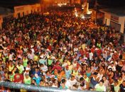 Ressaca de Carnaval arrasta multidão de foliões em Lagoa da Canoa