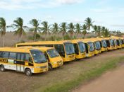 Prefeitura de Limoeiro de Anadia faz a entrega de 14 ônibus escolares