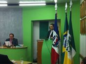 Vereador Dr. Fábio em discurso na câmara