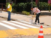 SMTT de Arapiraca começa pintura em quebra-molas e passagem elevada