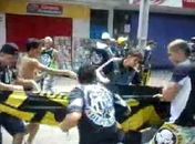 Vídeo mostra torcedores do Ceará rasgando faixa de torcida do ASA