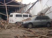 Telhado de estacionamento e marquise de ótica caem no centro de Arapiraca