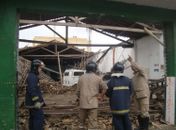 Madeiramento antigo pode ter causado desabamento de telhado em galpão