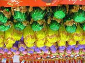 Procon divulga pesquisa de preços de chocolate, pescado e vinho em Arapiraca