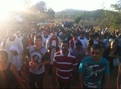 Procissão da Via Sacra reúne 10 mil católicos no Morro da Massaranduba