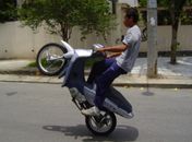 "Empinar" motocicletas transforma-se em perigosa rotina nas ruas de Arapiraca