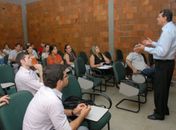 Secretário participa de reunião mensal da Falconi na Unidade de Emergência