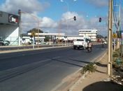 Moradores denunciam que motoristas não respeitam semáforo na Avenida José Alexandre