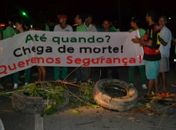 Revoltados com a quantidade de acidentes, moradores bloqueiam rodovia José Alexandre