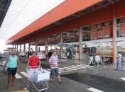 Motorista foi visto fazendo compras com ambulância de São Sebastião.