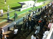 Torcida do ASA protesta contra jogadores e dirigentes