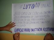 Manifestantes esquecem caos que se instalou na UNEAL e "pato" sobra para os alunos
