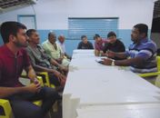 Moradores de loteamento entregam pauta de reivindicações a vereador