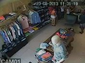 Vídeo mostra jovem assaltando loja no Centro de Arapiraca