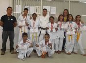Alunos arapiraquenses se destacam em torneio de karatê