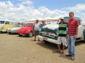 Mostra de carros antigos atrai público no Lago da Perucaba