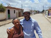 Moradores comemoram obra de pavimentação na Rua XV de Novembro