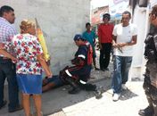 Mulher sofre ferimento grave após cair em buraco no calçadão do comércio