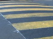 Moradores bloqueam trecho da AL-110 e cobram lombadas