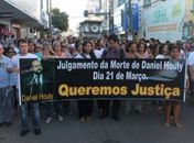 Familiares e amigos do ex-deputado Daniel Houly realizam caminhada pedindo justiça