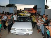 Mais de duas mil pessoas acompanham sepultamento do monsenhor Raimundo