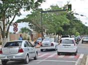 Prefeitura conclui parte de pavimentação e aciona semáforo