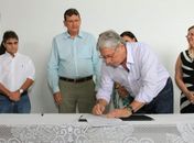 Governador assina ordem de serviço para ampliação da Unidade de Emergência
