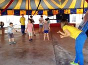 Aulas de circo ajudam desenvolver crianças com autismo