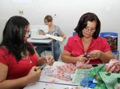 Gestoras de Arapiraquinhas fazem livros interativos de pano