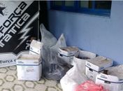 Polícia estoura oficina de fachada e localiza veículos roubados, dinamite e arma de fogo