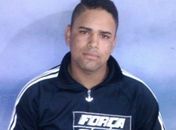 Após ser preso com arma de fogo, homem é reconhecido por vítima como autor de assalto