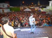 Milhares de pessoas prestigiam o encerramento da Festa das Barracas em Limoeiro
